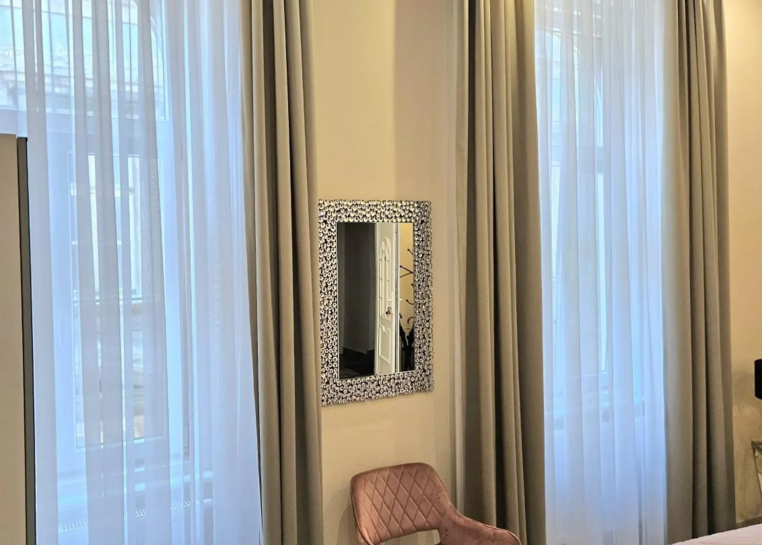 Designer Downtown Gem Apartment Budapest